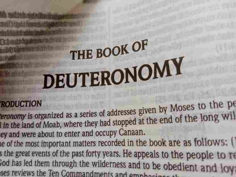The book of Deuteronomy summary by chapter
