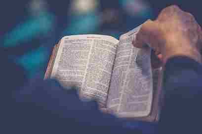How Many Chapters of the Bible Should I Read a Day to Finish in a Year?